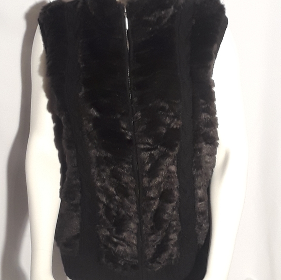 Roz & Ali Faux Fur Vest - Picture 2 of 9